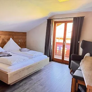 Gaestehaus Edlhuber Bed & Breakfast